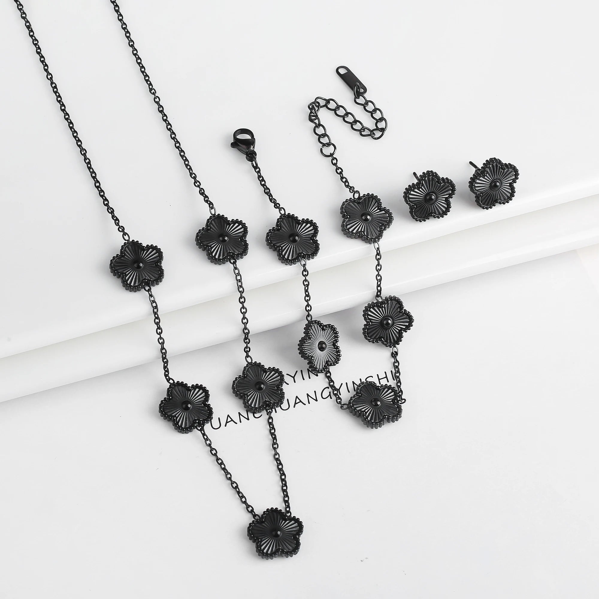 Hot Sale 3Pcs Stainless Steel 18k Gold-Plated Five-Leaf Flower Necklace Earrings Bracelet Jewelry Set For Woman Jewelry Clover