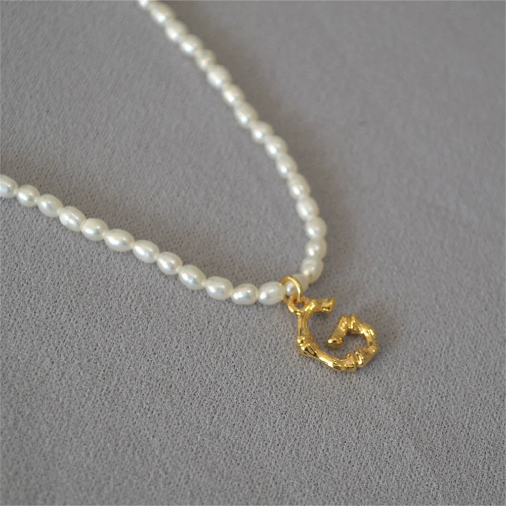 French Vintage Oval Artificial Pearl Chain Necklace For Women Fashion Boho Gold-plate Metal Tree Texture Letter Pendant Jewelry